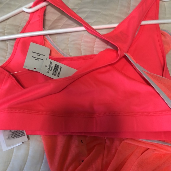 Abercrombie & Fitch  Athletic workout top - Picture 10 of 10